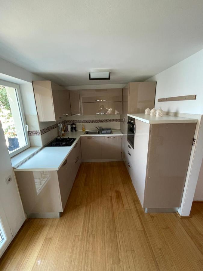 Apartment Victoria Stara Baska Bagian luar foto