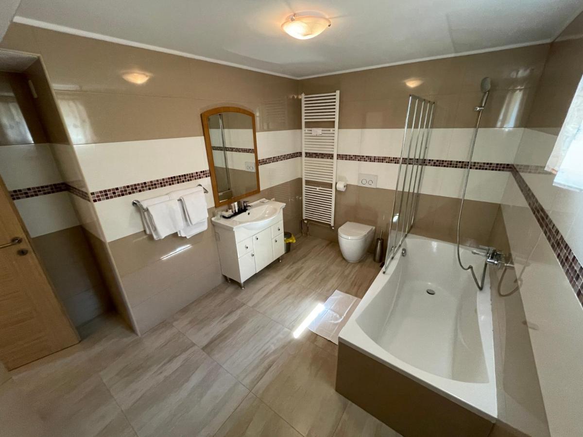 Apartment Victoria Stara Baska Bagian luar foto