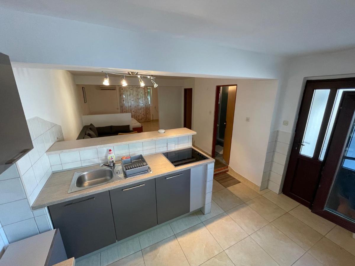 Apartment Victoria Stara Baska Bagian luar foto