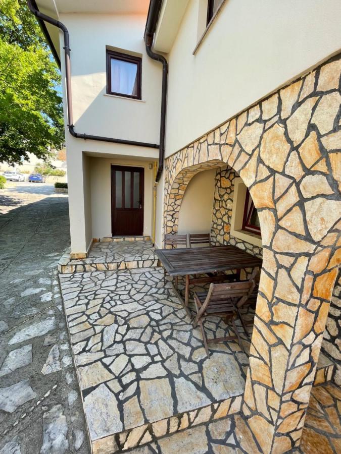 Apartment Victoria Stara Baska Bagian luar foto