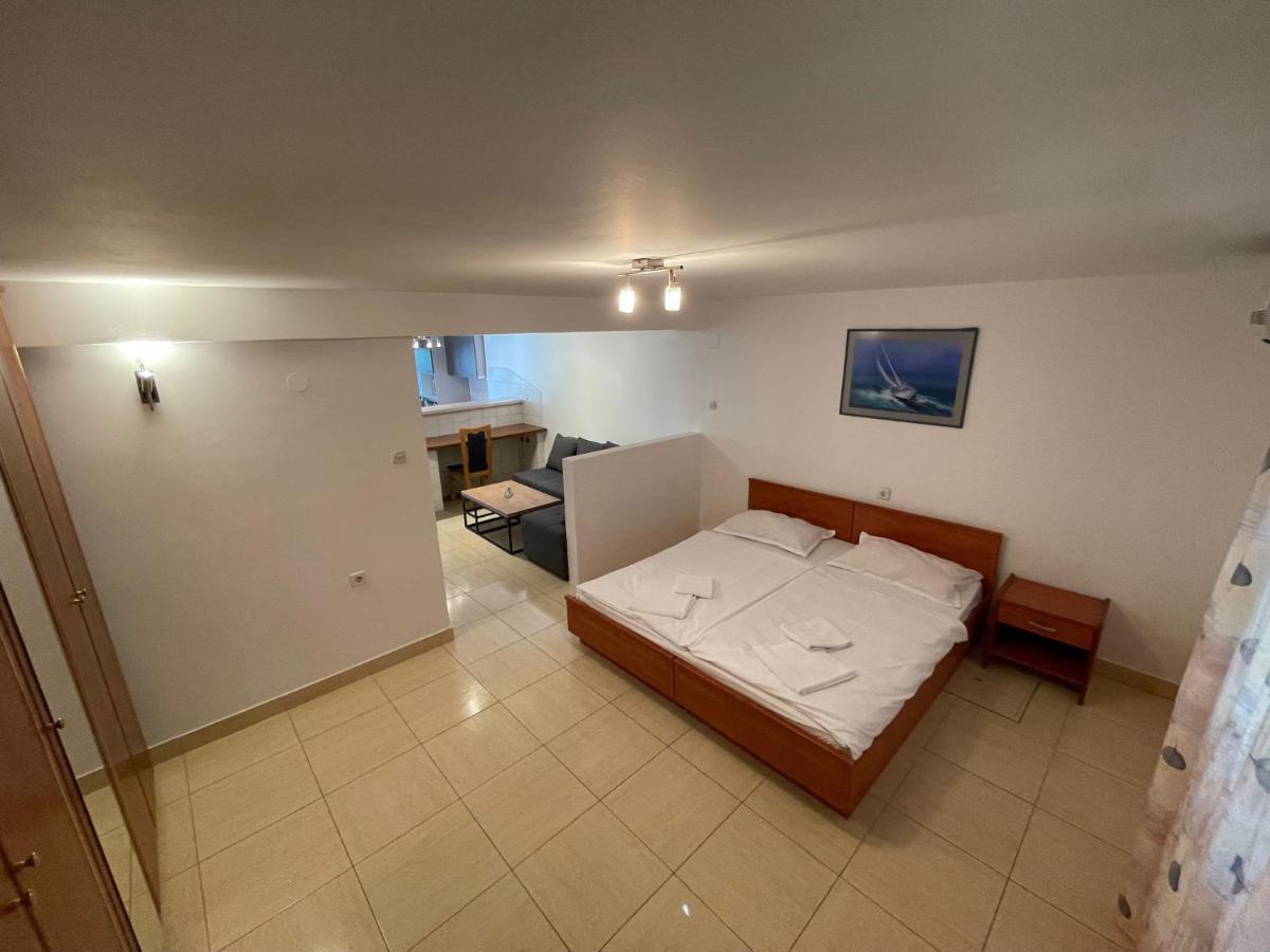 Apartment Victoria Stara Baska Bagian luar foto